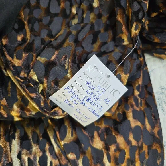 Tahari Women's Black Burnout Velvet Long Sleeve Dress Size M Sample Dress - Picture 6 of 7